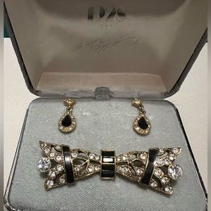 Matching brooch and earrings set